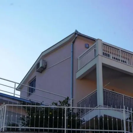 Erdgeschosswohnung Mit Terrasse Und Meerblick By Interhome