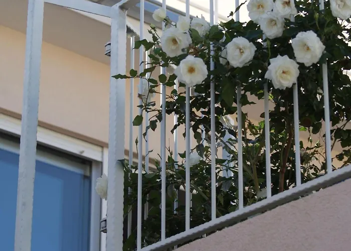 Erdgeschosswohnung Mit Terrasse Und Meerblick By Interhome *